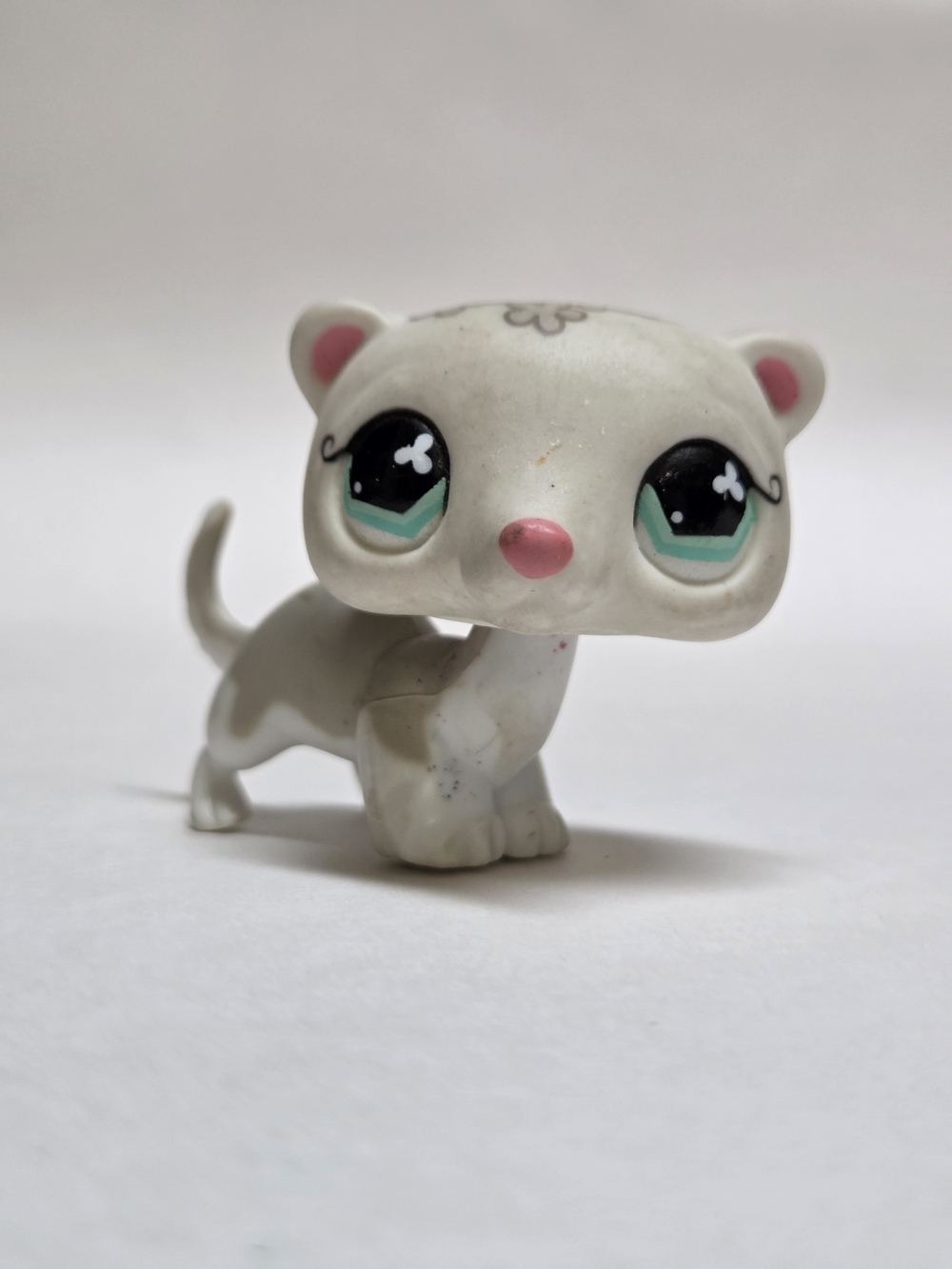 Littlest Pet Shop Authentic # 579 White Gray Floral Ferret Teal Clover Eyes